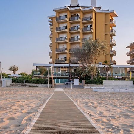 רימיני Hotel Crown מראה חיצוני תמונה
