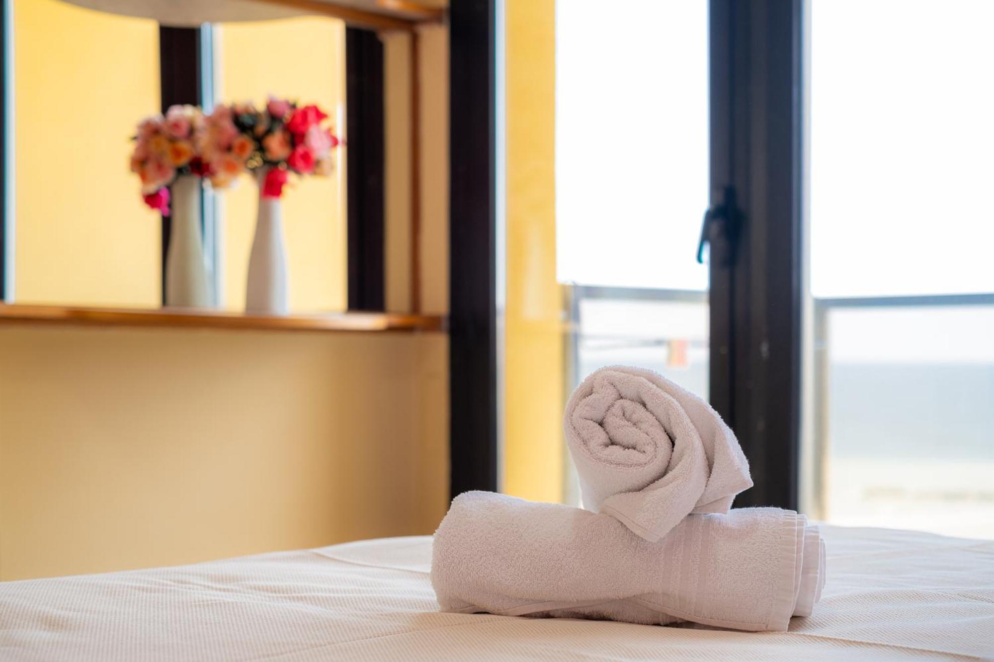 רימיני Hotel Crown מראה חיצוני תמונה