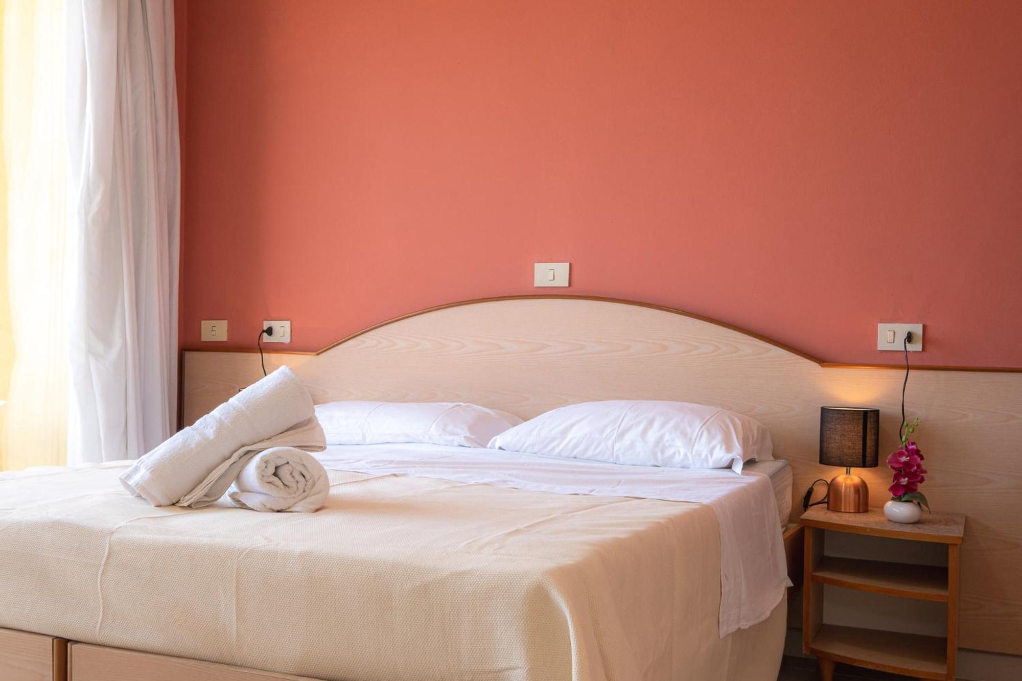 רימיני Hotel Crown מראה חיצוני תמונה