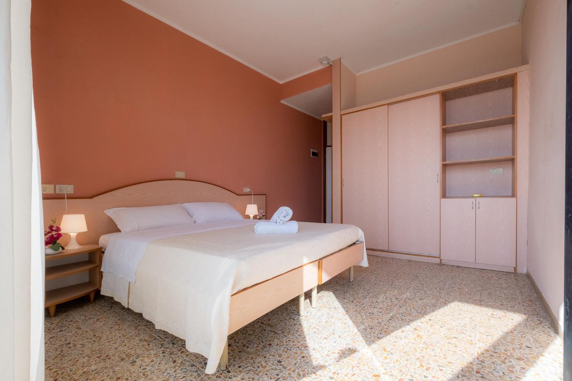 רימיני Hotel Crown מראה חיצוני תמונה