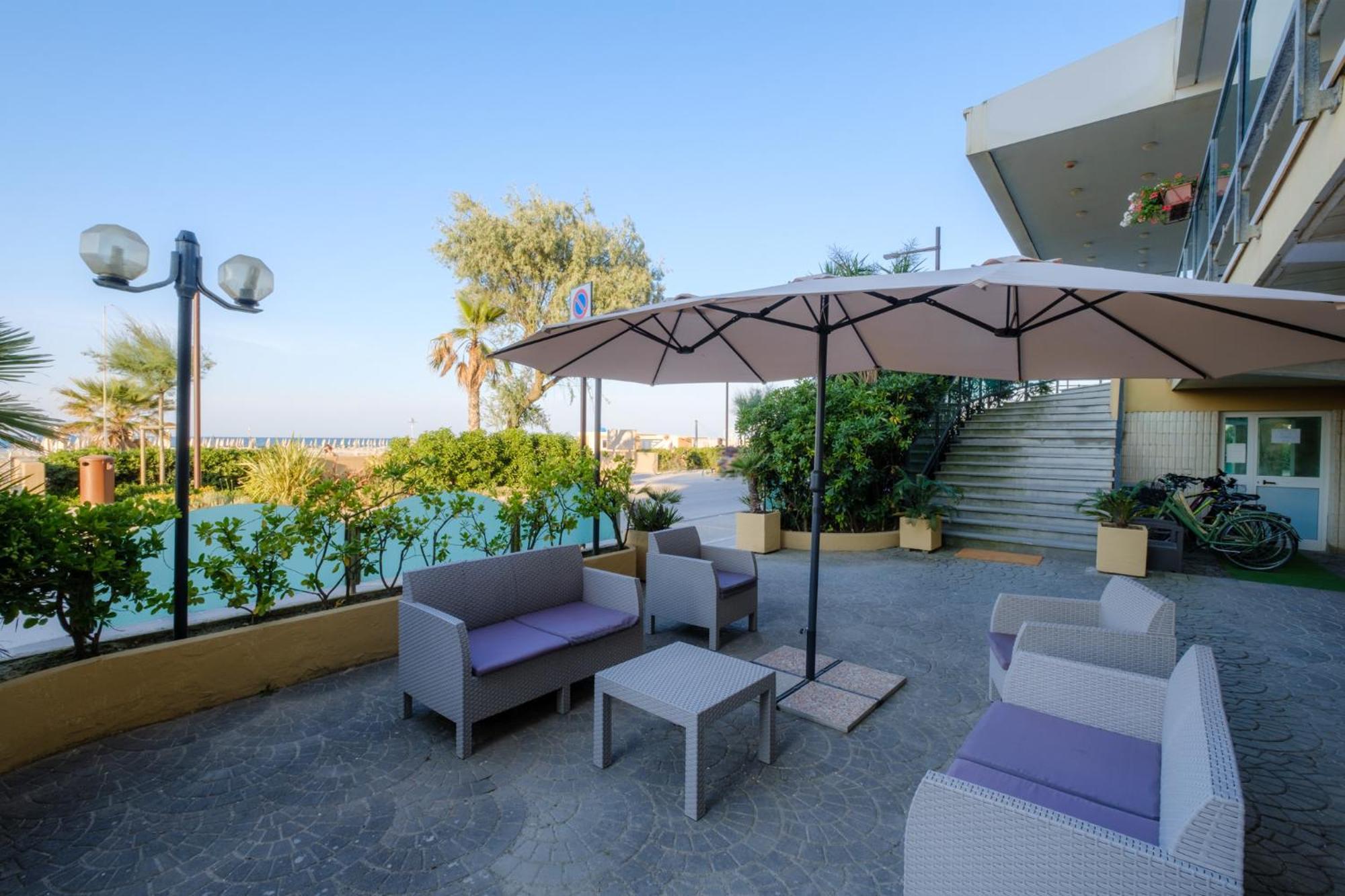 רימיני Hotel Crown מראה חיצוני תמונה