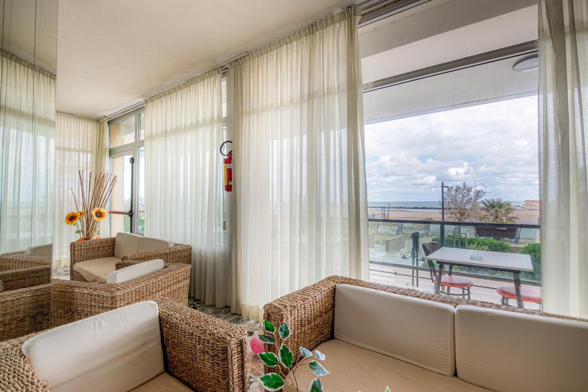 רימיני Hotel Crown מראה חיצוני תמונה