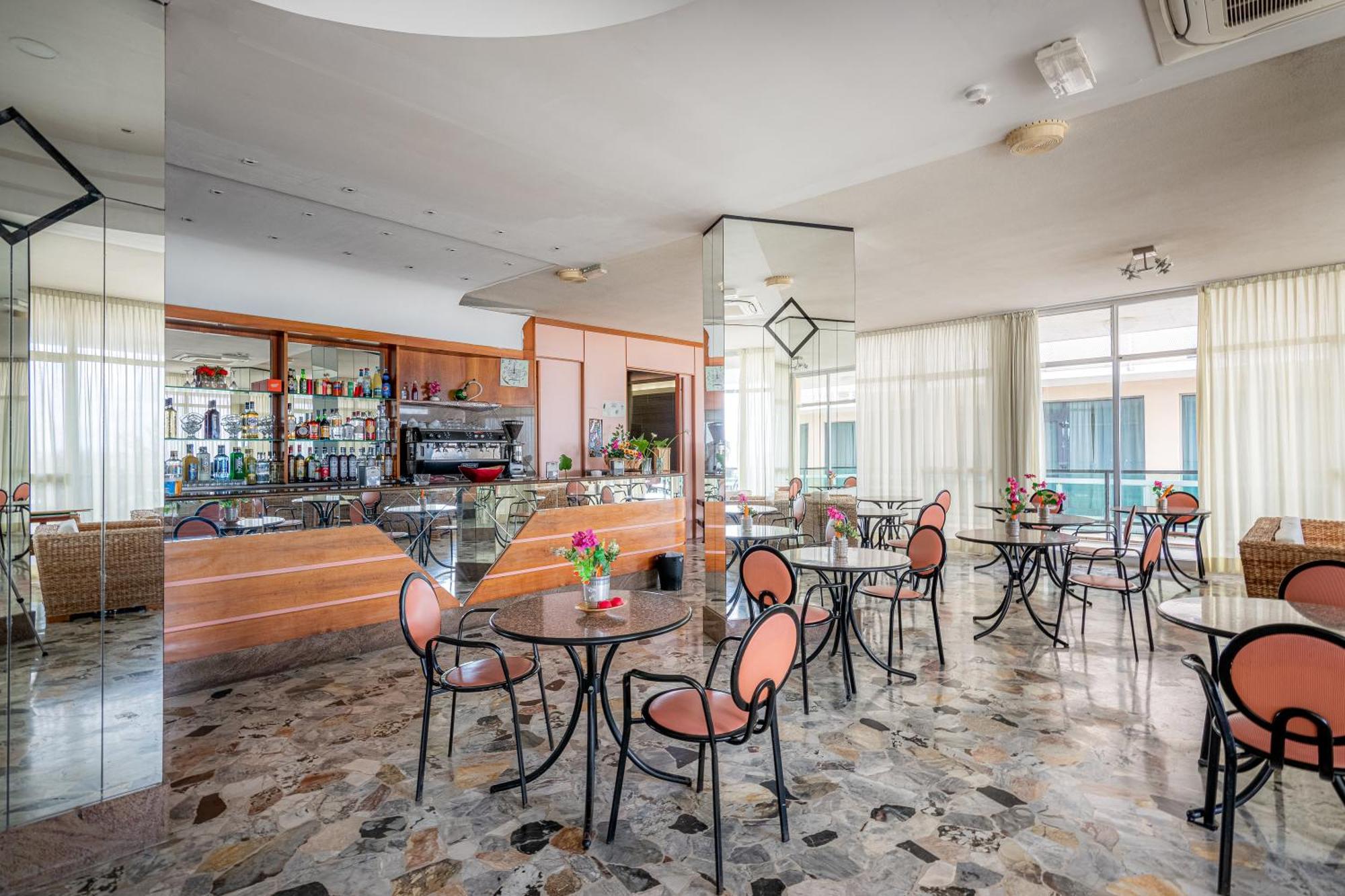 רימיני Hotel Crown מראה חיצוני תמונה
