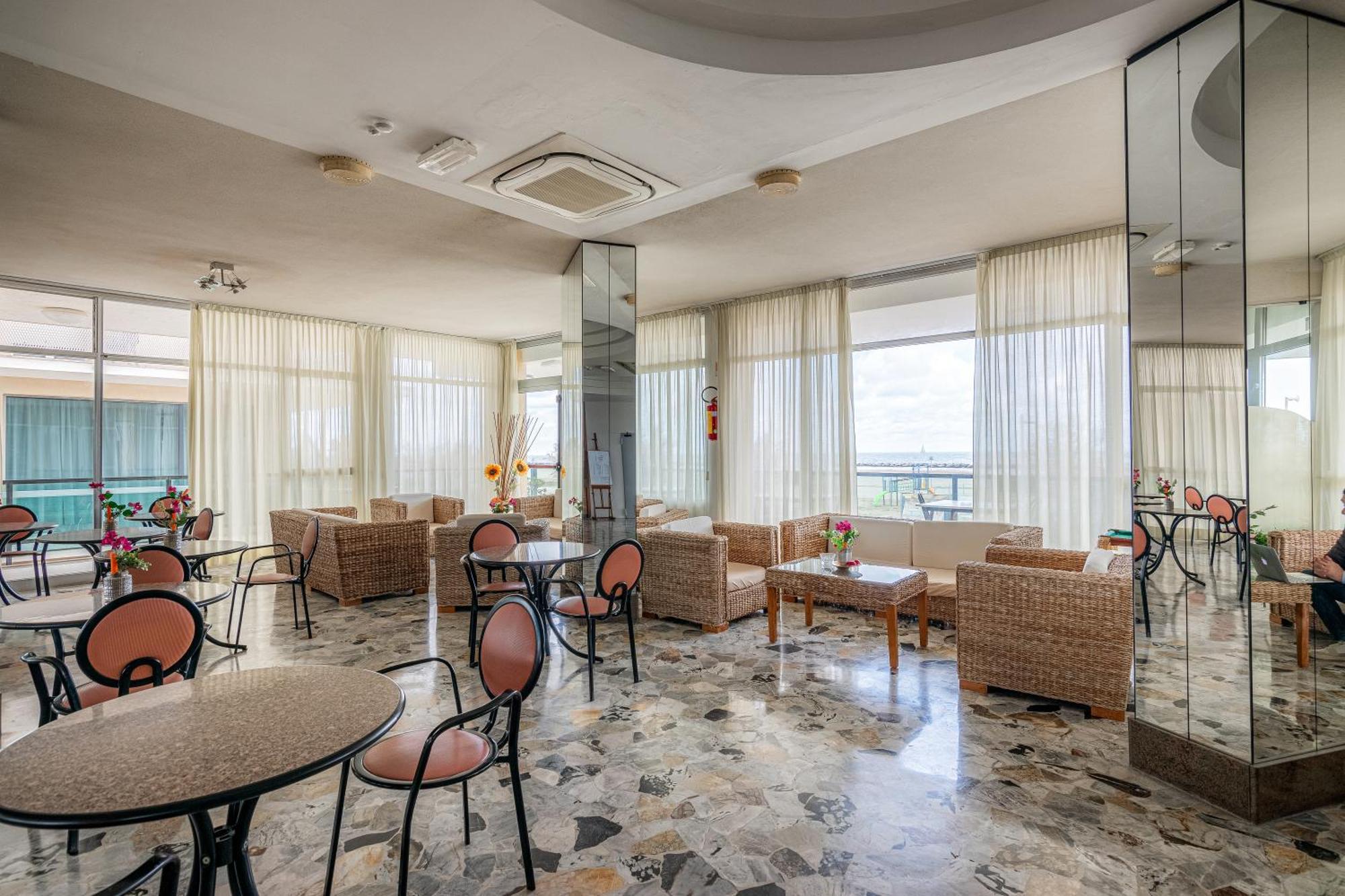 רימיני Hotel Crown מראה חיצוני תמונה