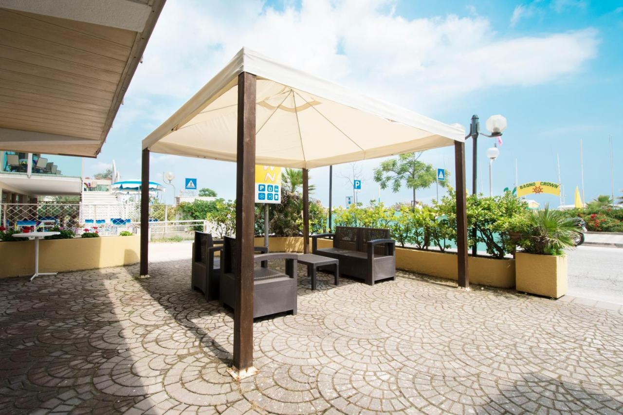 רימיני Hotel Crown מראה חיצוני תמונה